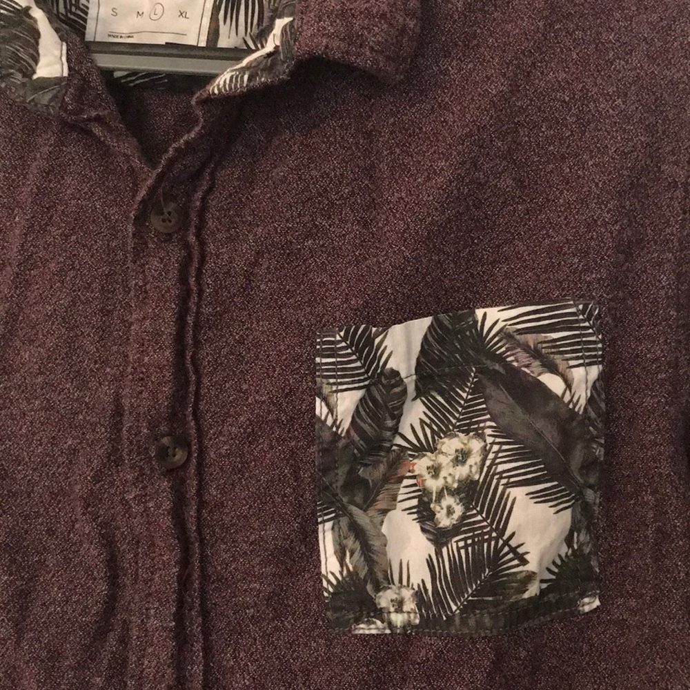 Maroon button down, leaf print pocket - Picture 2 of 3